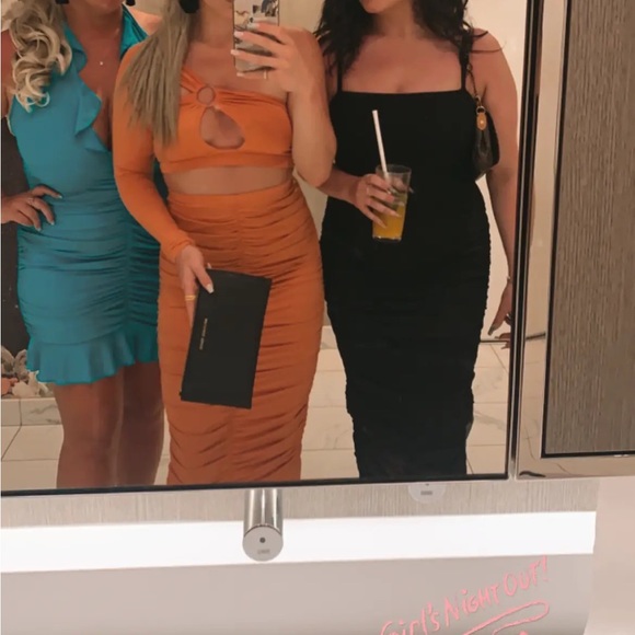 Orange two piece skirt set - Picture 2 of 3